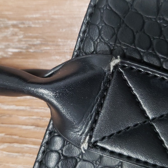 Beauty Boutique Reptile Textured Large Shoulder Bag Neutral Contemporary Modern - Picture 7 of 15